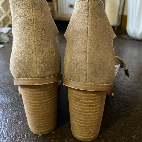 Steve Madden suede chunky tie heels size 8 - Picture 3 of 8